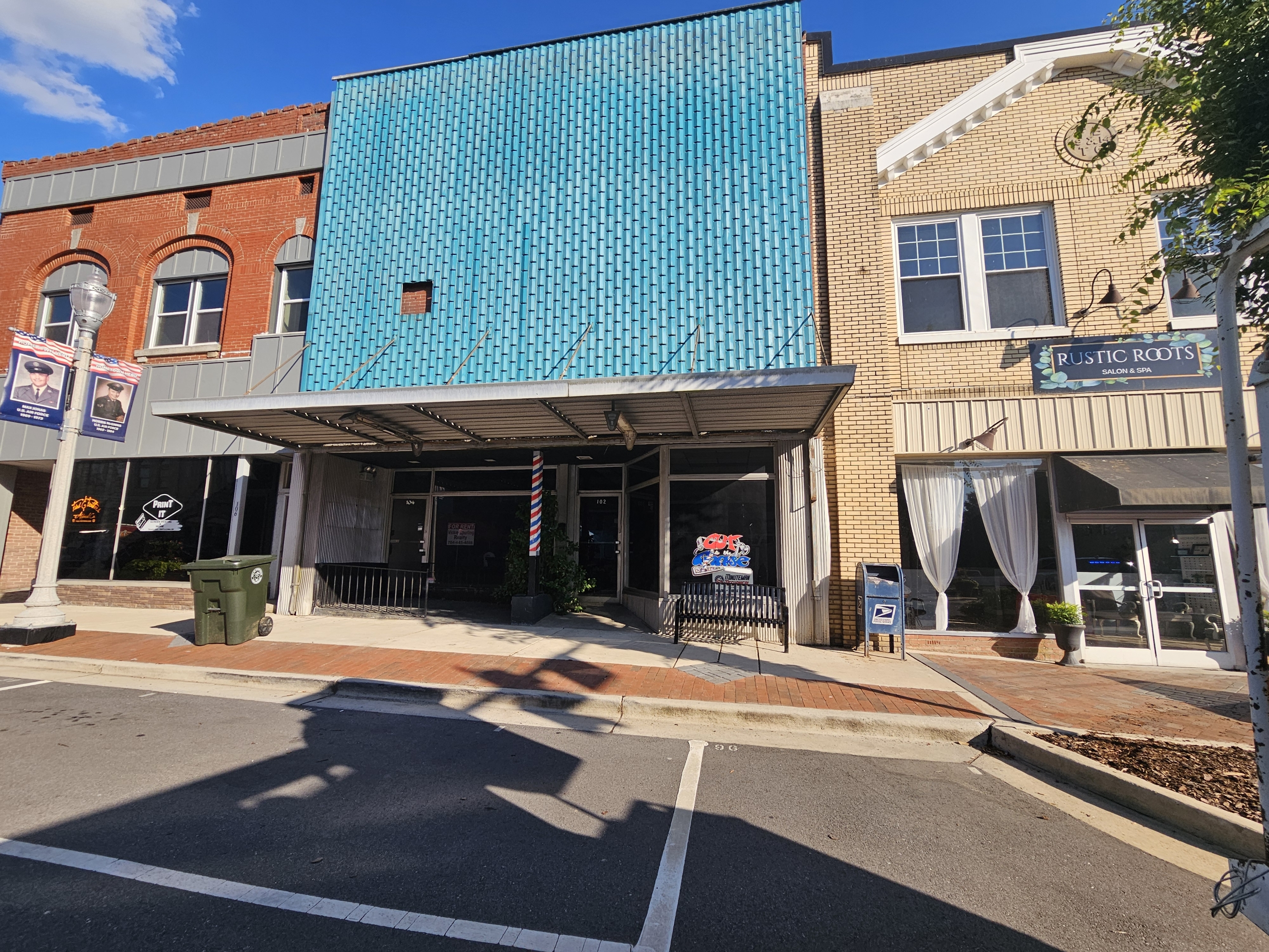 102 East Main St