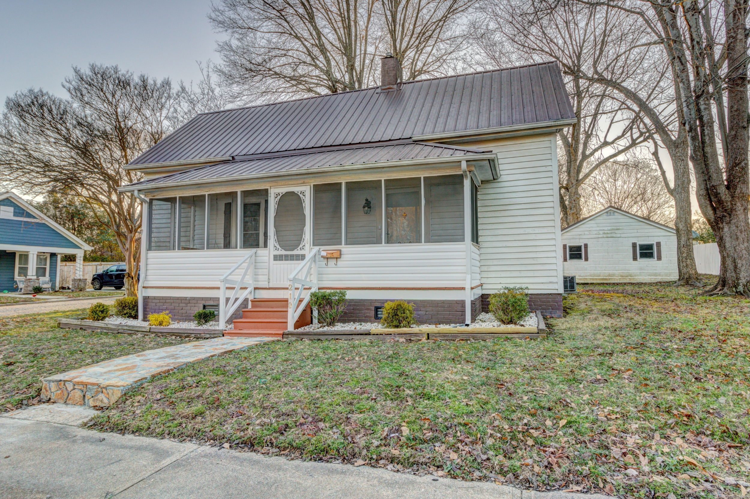 210 S Pink St