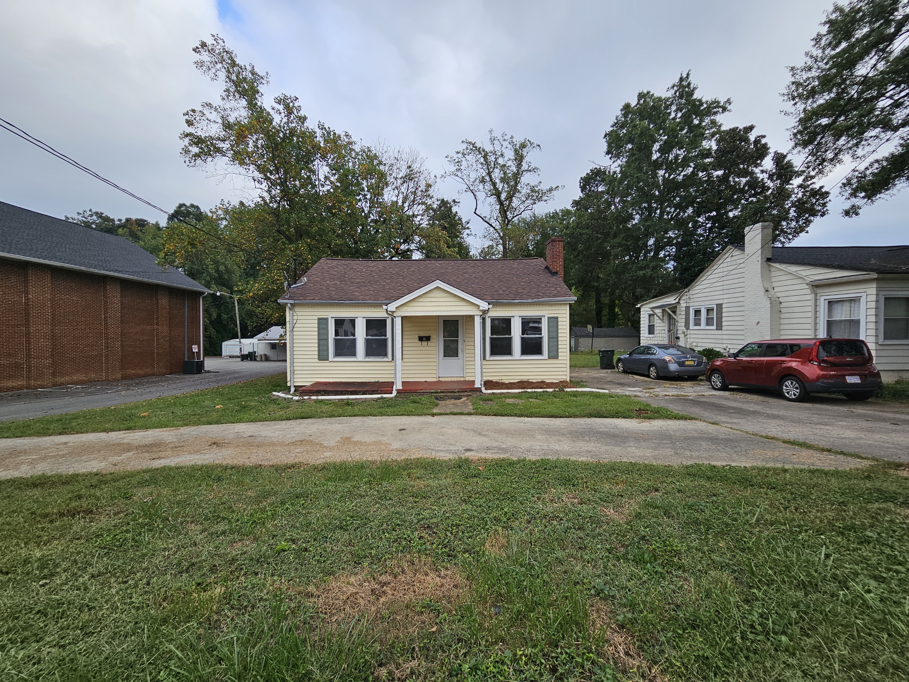 808 E Main St